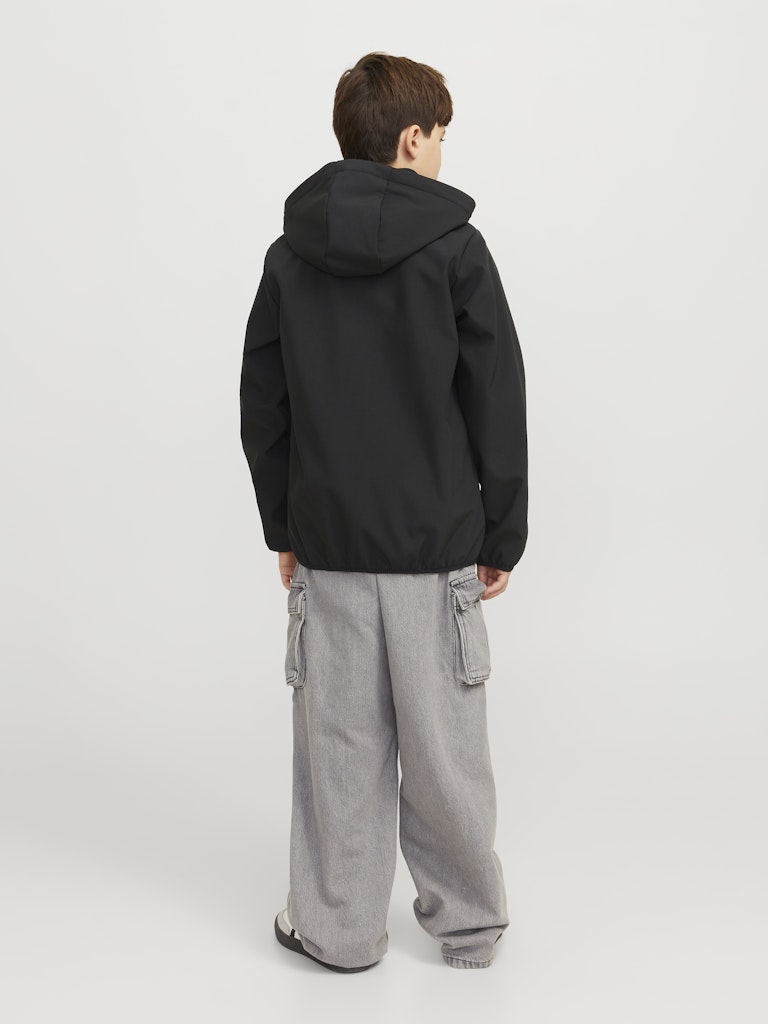 Svart softshell jacka till pojke. Ungdomskläder från Jack and Jones till kille. Vind och vattentät jacka.
JJETHEO SOFTSHELL JACKET NOOS JNR
12269432