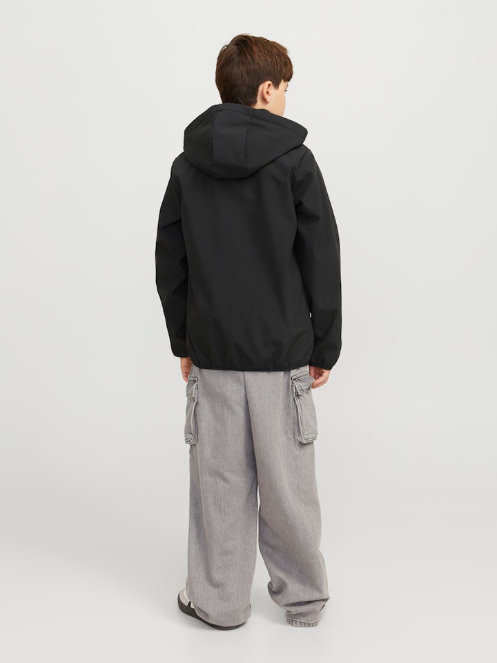 Svart softshell jacka till pojke. Ungdomskläder från Jack and Jones till kille. Vind och vattentät jacka.
JJETHEO SOFTSHELL JACKET NOOS JNR
12269432