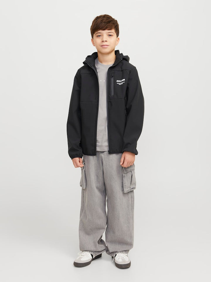 Svart softshell jacka till pojke. Ungdomskläder från Jack and Jones till kille. Vind och vattentät jacka.
JJETHEO SOFTSHELL JACKET NOOS JNR
12269432