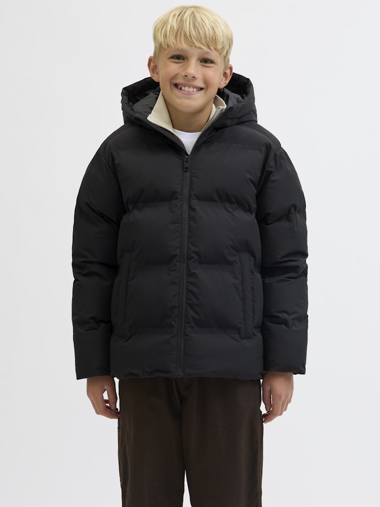 Svart täck jacka till kille. Vinterjacka till ungdom från Jack & Jones
JJESOHO PUFFER HOOD SN JNR
12278831