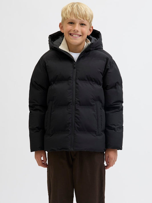 Svart täck jacka till kille. Vinterjacka till ungdom från Jack & Jones
JJESOHO PUFFER HOOD SN JNR
12278831