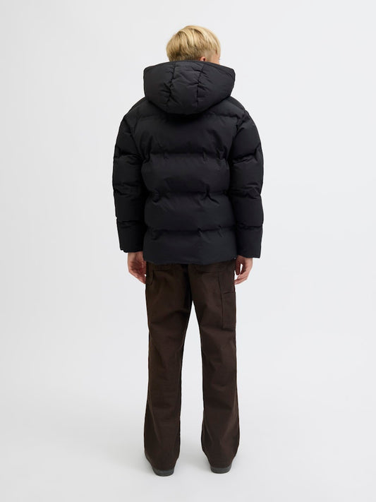 Svart täck jacka till kille. Vinterjacka från Jack & Jones.
JJESOHO PUFFER HOOD SN JNR
12278831
