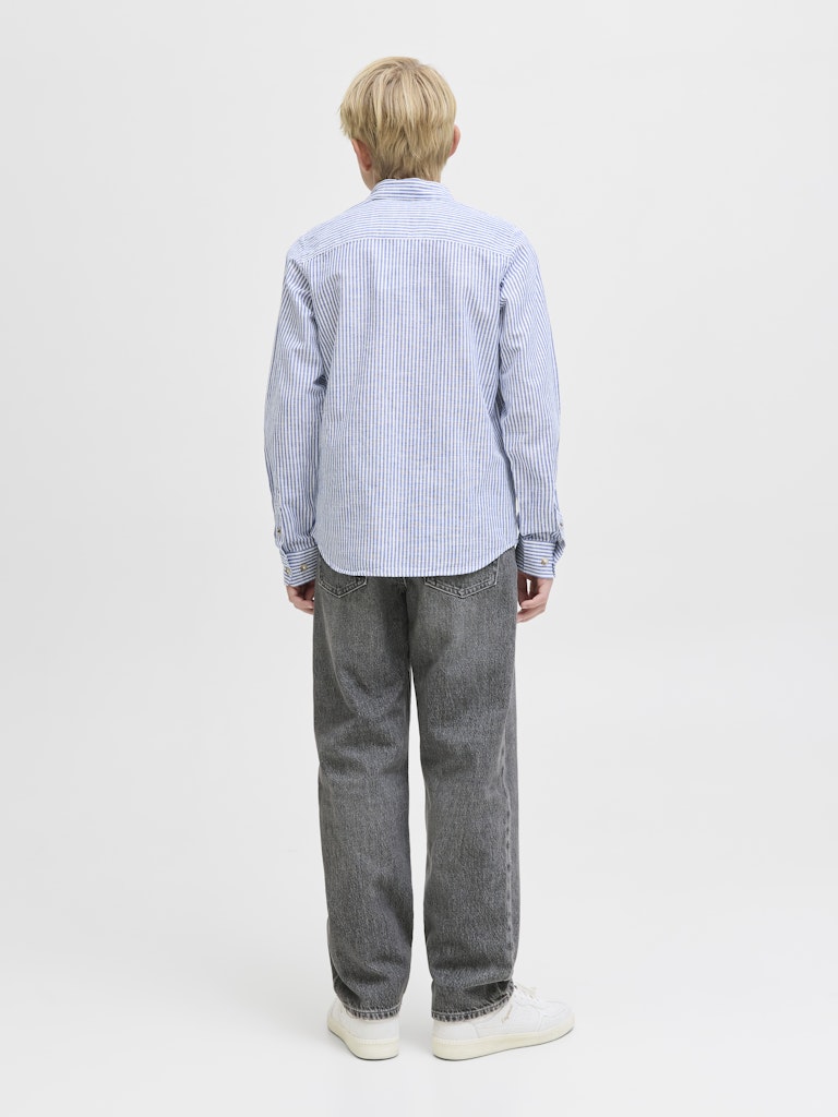 Svart grå loose fit jeans CHRIS från Jack & Jones Junior till kille ungdom. 
JJICHRIS JJORIGINAL SBD 444 SN JNR
12279539