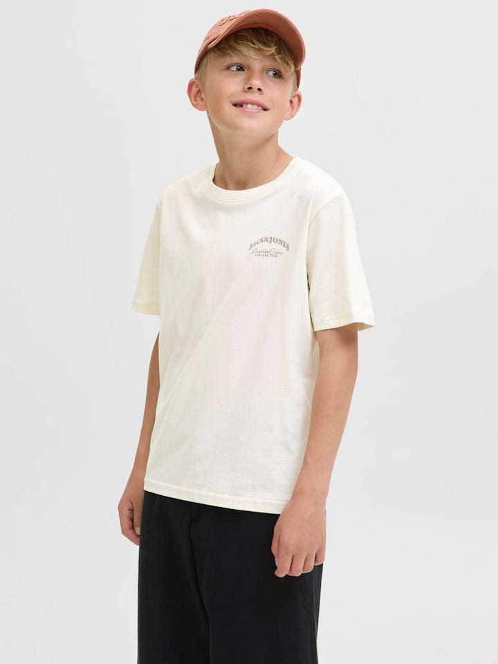 Natur vit t-shirt till kille från Jack & Jones. Ungdoms tröja till pojke med backprint i kontrastfärg.
JJEBRANDES BACKP RELAXED TEE SS SN JNR
12269310