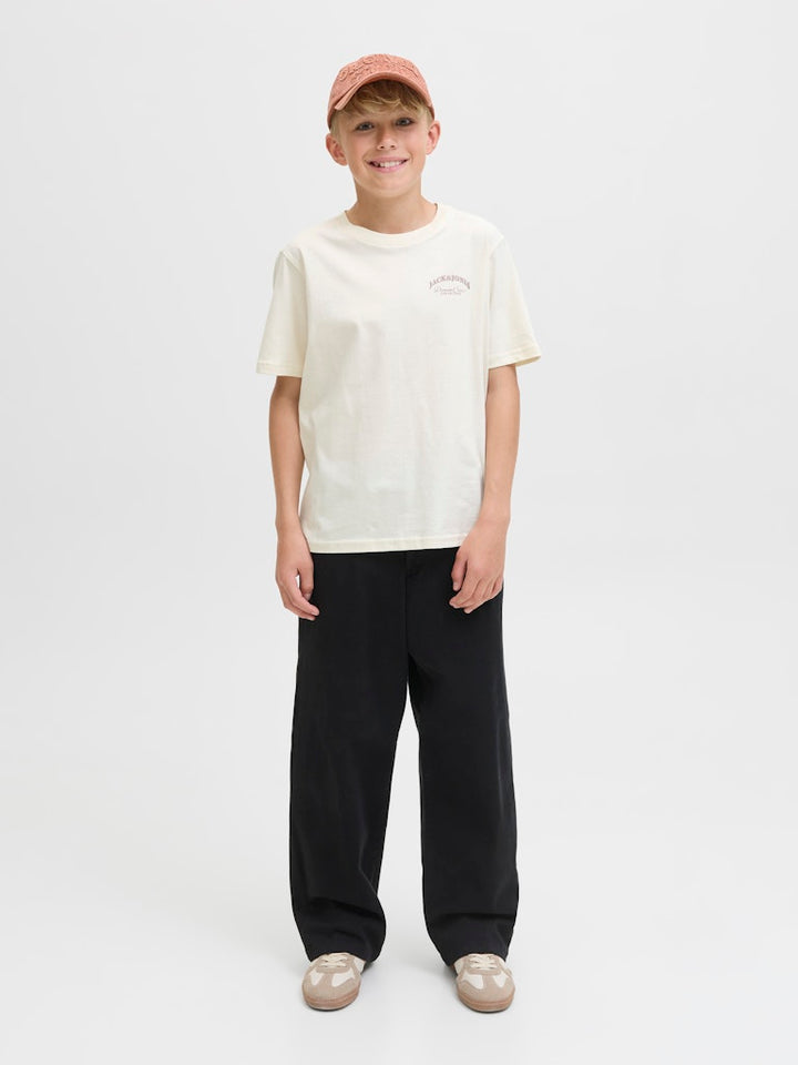 Natur vit t-shirt till kille från Jack & Jones. Ungdoms tröja till pojke med backprint i kontrastfärg.
JJEBRANDES BACKP RELAXED TEE SS SN JNR
12269310