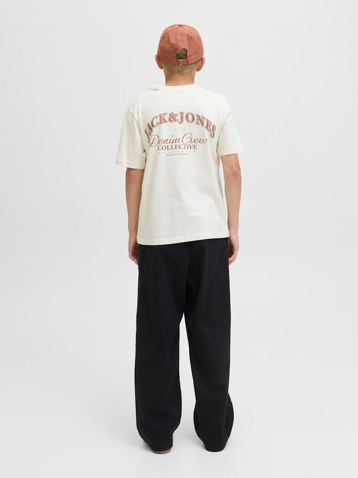 Natur vit t-shirt till kille från Jack & Jones. Ungdoms tröja till pojke med backprint i kontrastfärg.
JJEBRANDES BACKP RELAXED TEE SS SN JNR
12269310