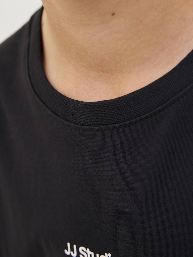 Svart t-shirt från Jack & Jones till ungdom kille. Soho kortärmad tröja från Jackandjones junior.
JJESOHO TEE SS CREW NECK NOOS JNR
12279577