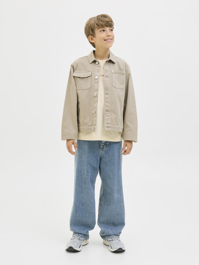 Cream rundhals t-shirt till kille. Ungdomskläder från Jack & Jones.
JORNORREBRO EMB TEE SS CN NOOS JNR
12284052