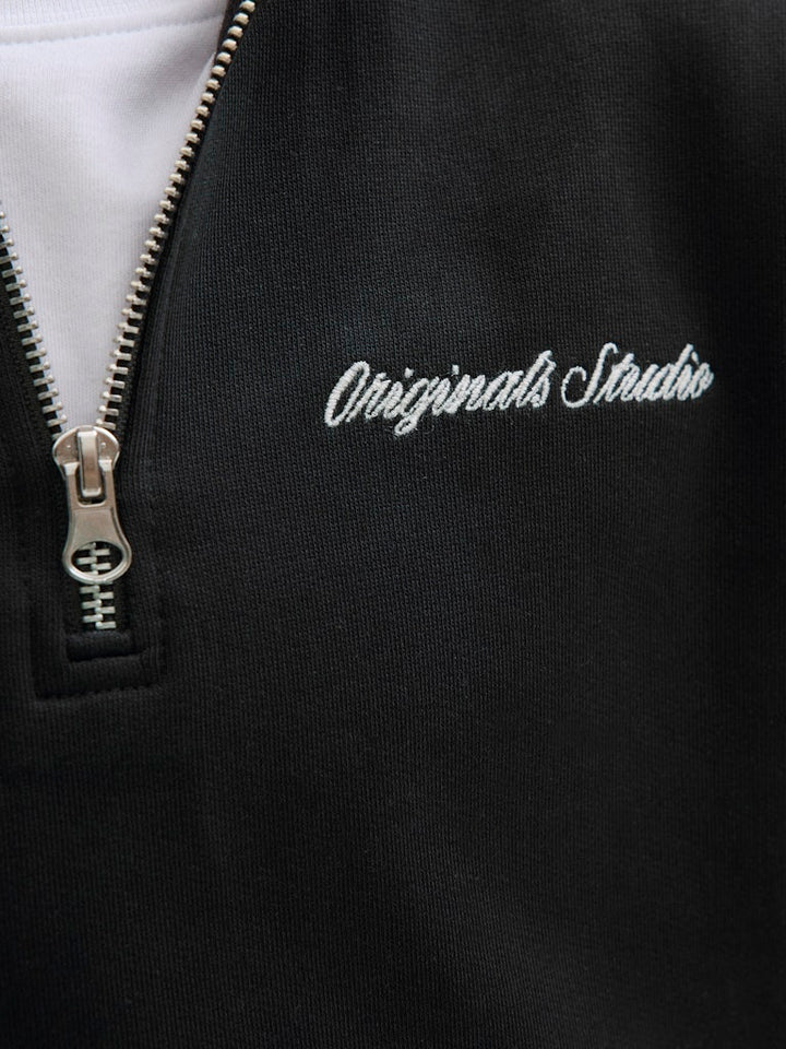 Svart zip tröja i sweat från Jack & Jones till ungdom kille. Ungdomskläder, Norrebro
JORNORREBRO EMB SWEAT HIGH NECK JNR
12284067