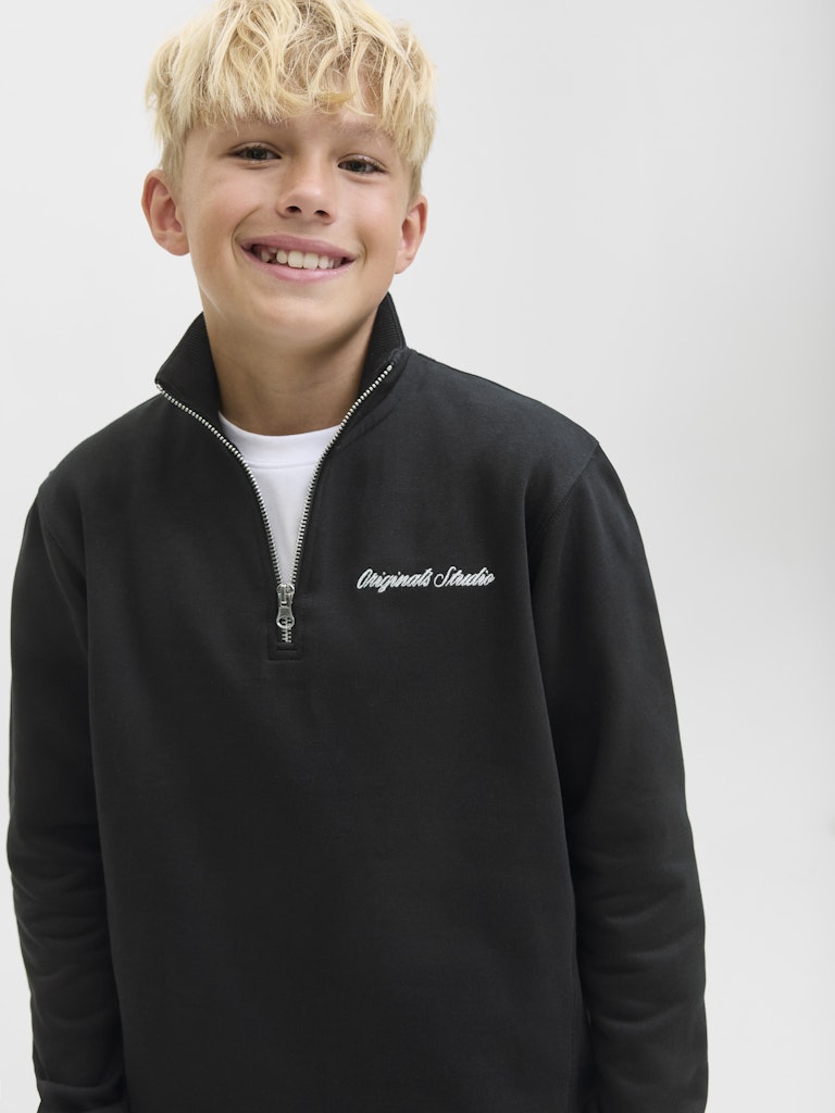 Svart zip tröja i sweat från Jack & Jones till ungdom kille. Ungdomskläder, Norrebro
JORNORREBRO EMB SWEAT HIGH NECK JNR
12284067