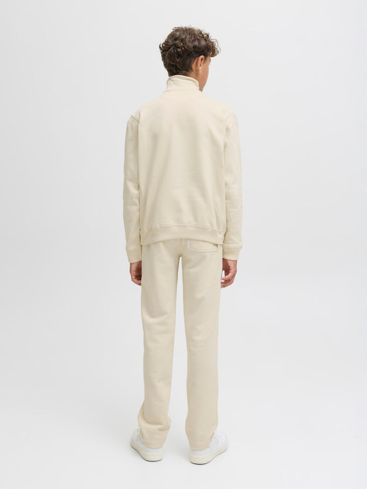Natur cream vit zip tröja i sweat från Jack & Jones till ungdom kille. Ungdomskläder, Norrebro
JORNORREBRO EMB SWEAT HIGH NECK JNR
12284067