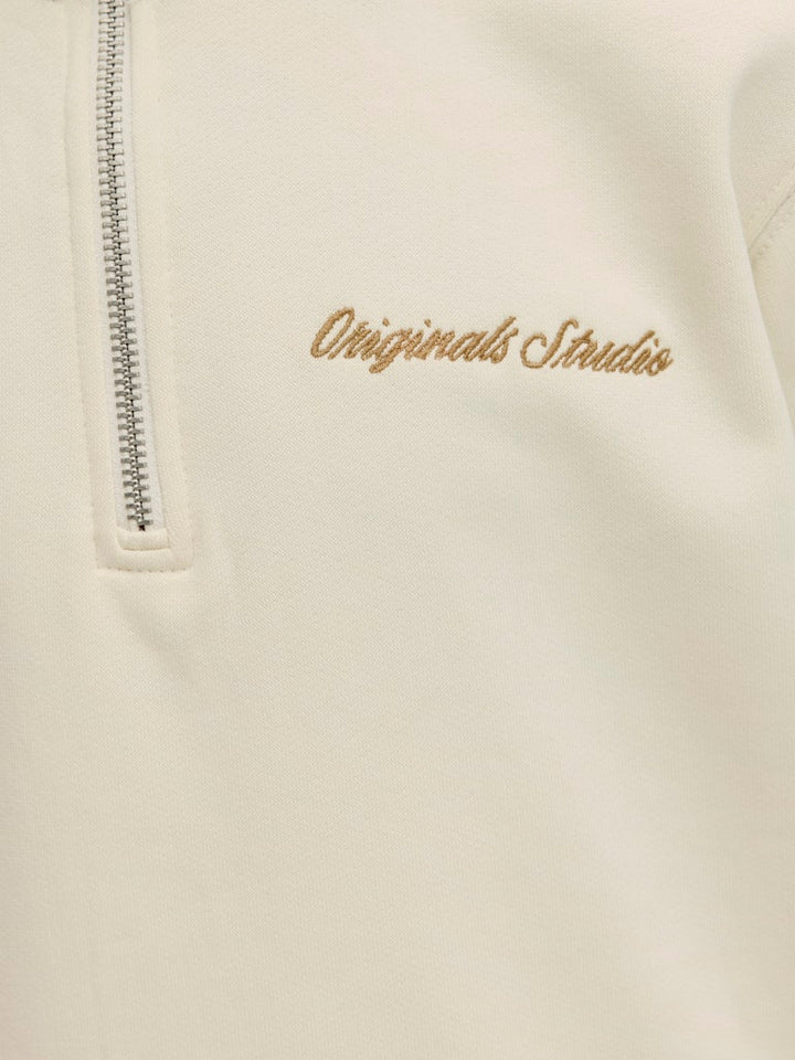 Natur cream vit zip tröja i sweat från Jack & Jones till ungdom kille. Ungdomskläder, Norrebro
JORNORREBRO EMB SWEAT HIGH NECK JNR
12284067