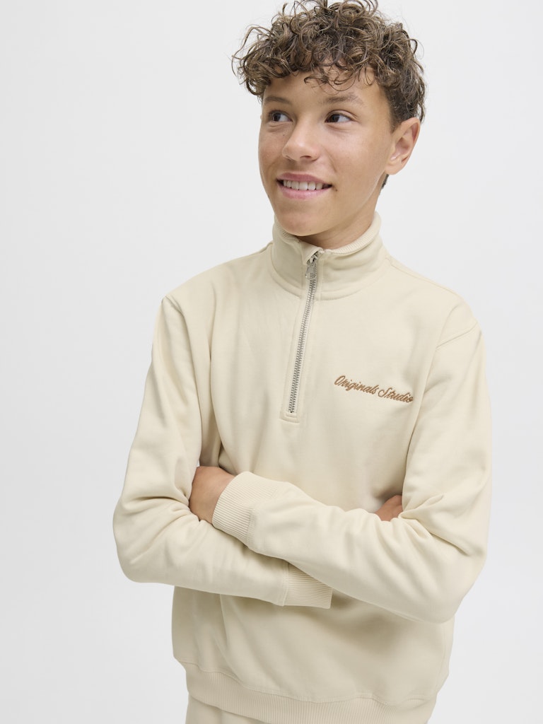 Natur cream vit zip tröja i sweat från Jack & Jones till ungdom kille. Ungdomskläder, Norrebro
JORNORREBRO EMB SWEAT HIGH NECK JNR
12284067