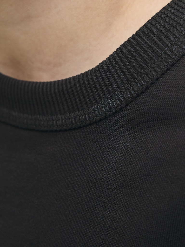 Svart rundhalsad crew neck sweat tröja från Jack & Jones till kille. Ungdomskläder, stilren.
JORNORREBRO EMB SWEAT CREW NOOS JNR
12284064