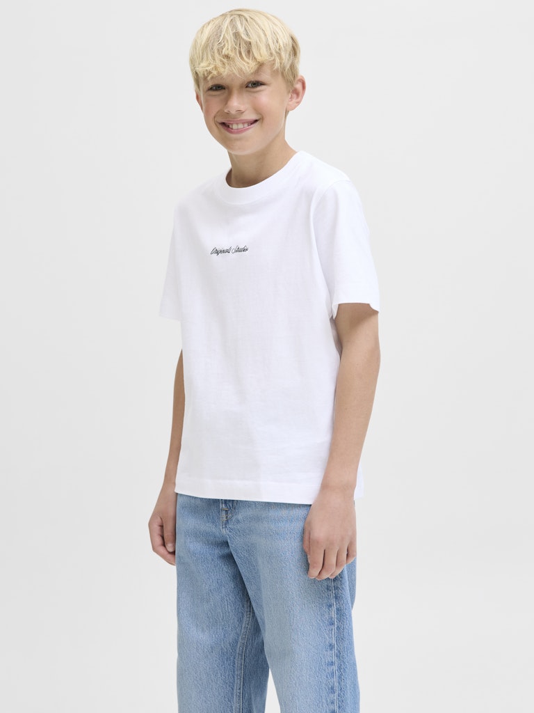 Vit rundhals t-shirt till kille. Ungdomskläder från Jack & Jones.
JORNORREBRO EMB TEE SS CN NOOS JNR
12284052