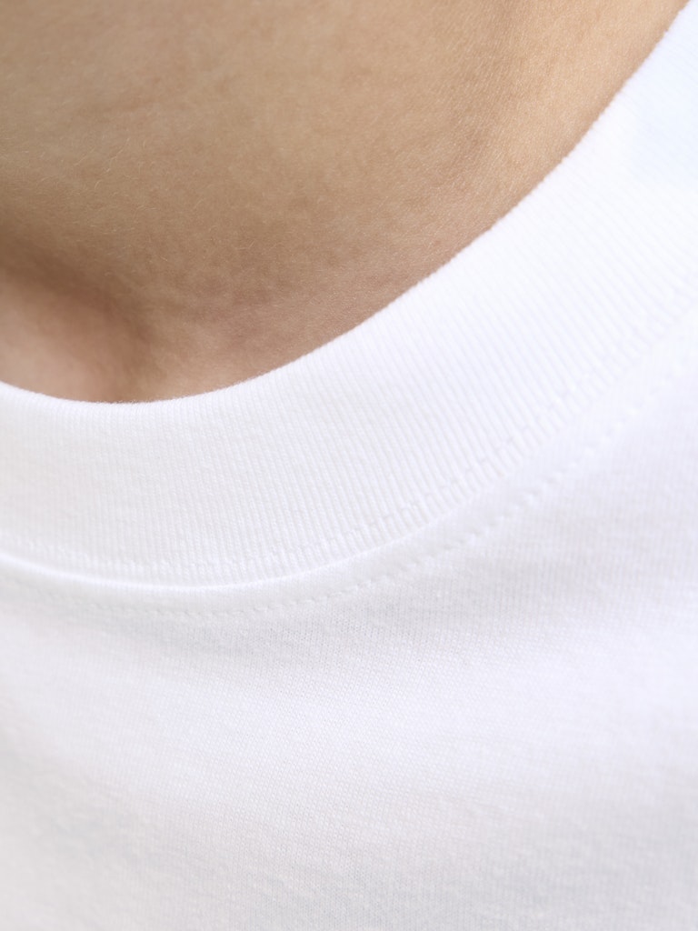 Vit rundhals t-shirt till kille. Ungdomskläder från Jack & Jones.
JORNORREBRO EMB TEE SS CN NOOS JNR
12284052