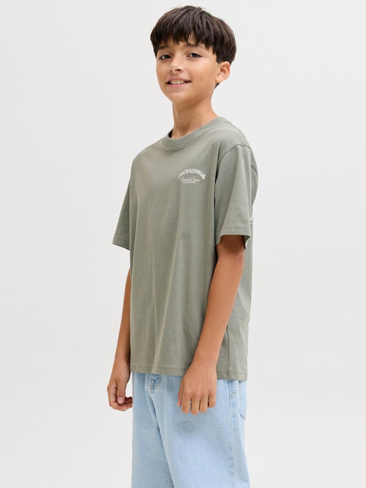 Grön t-shirt till kille från Jack & Jones. Ungdoms tröja till pojke med backprint i kontrastfärg.
JJEBRANDES BACKP RELAXED TEE SS SN JNR
12269310