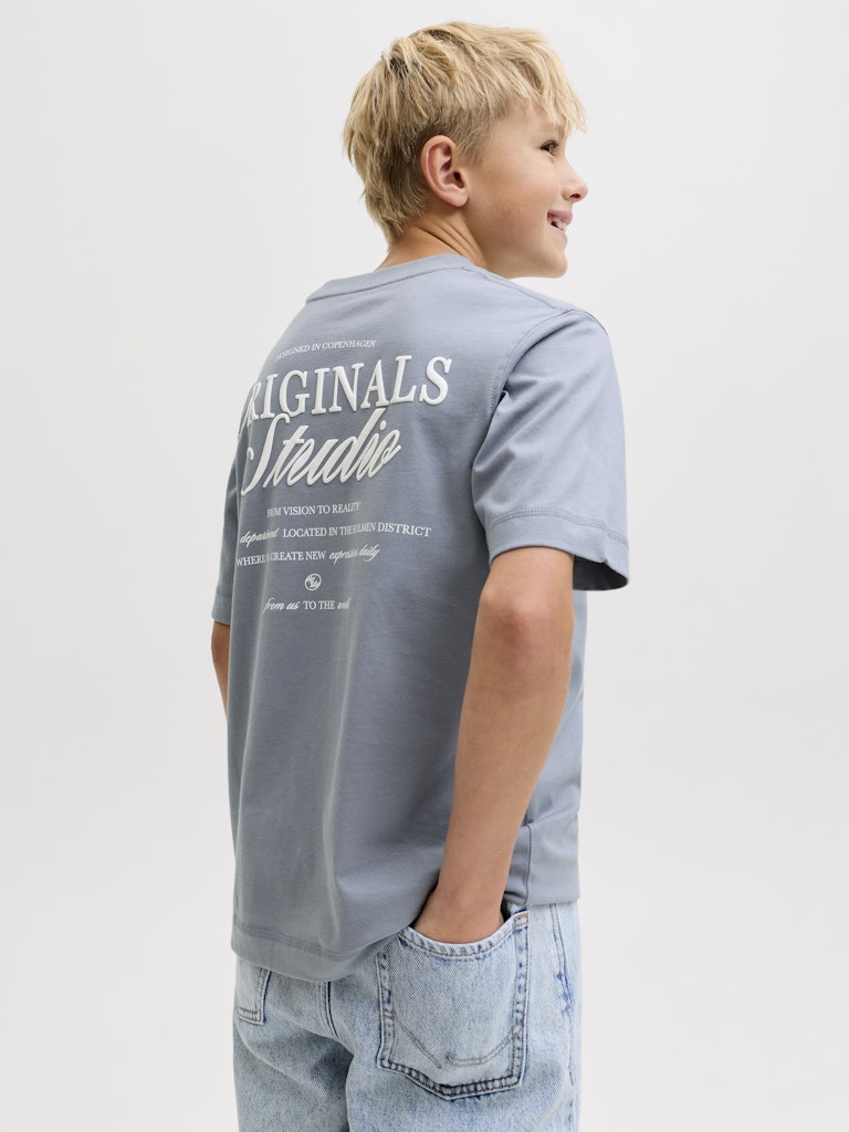 Ljus blå grå t-shirt från Jack & Jones till ungdom kille. Snygg stilren tröja med backprint till pojke, barn och ungdom.
JORNORREBRO TYPO TEE SS CREW NECK SN JNR
12284057