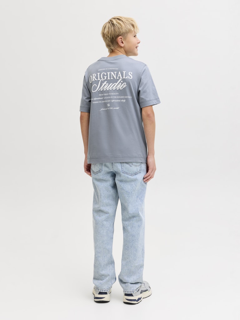 Ljus blå grå t-shirt från Jack & Jones till ungdom kille. Snygg stilren tröja med backprint till pojke, barn och ungdom.
JORNORREBRO TYPO TEE SS CREW NECK SN JNR
12284057