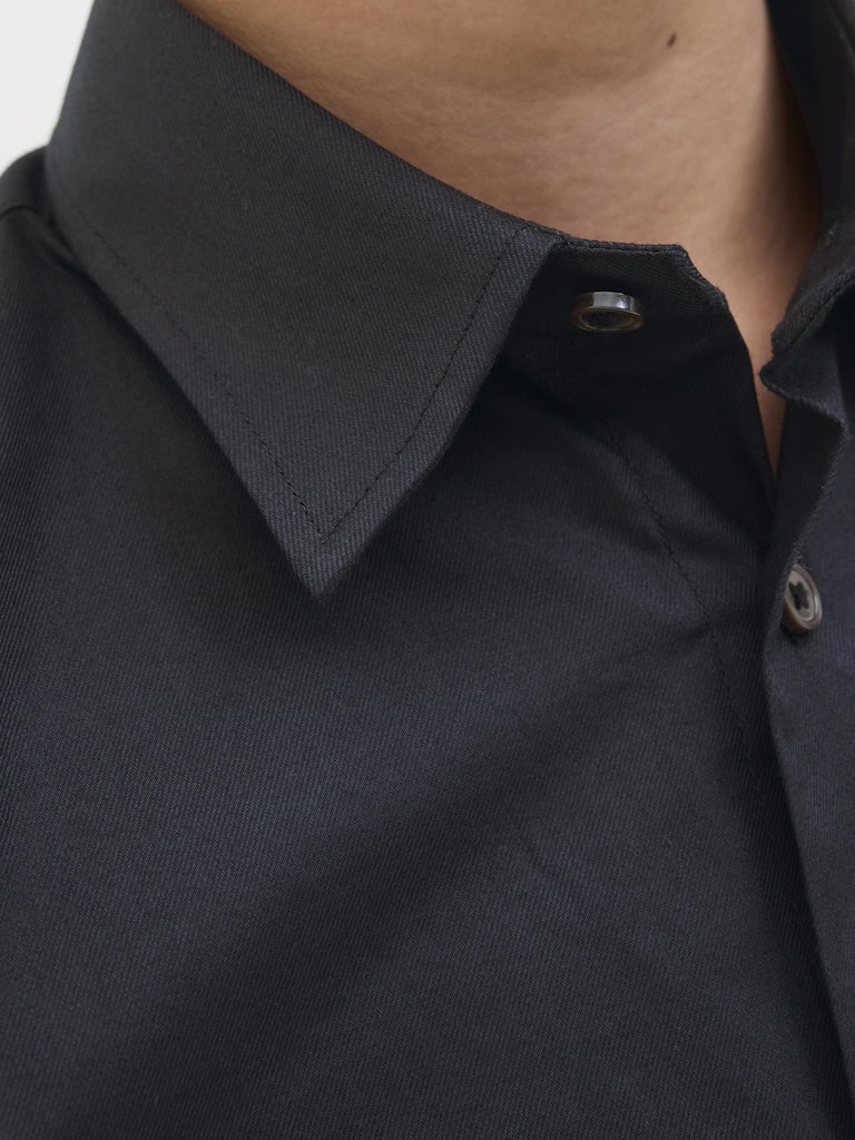 Svart snygg skjorta till kille. Klassisk fin skjorta till pojke från Jack and Jones. Barn och ungdomskläder till kille.
JJNICO SHIRT LS STYD JNR
12288884