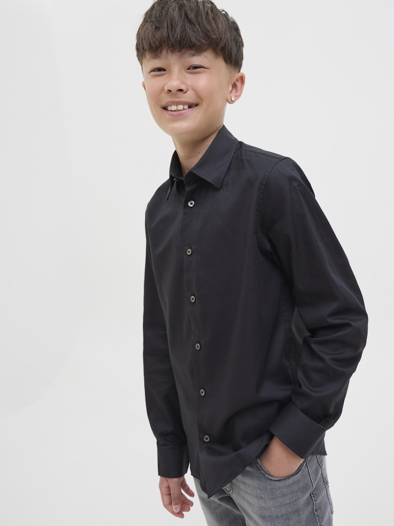 Svart snygg skjorta till kille. Klassisk fin skjorta till pojke från Jack and Jones. Barn och ungdomskläder till kille.
JJNICO SHIRT LS STYD JNR
12288884