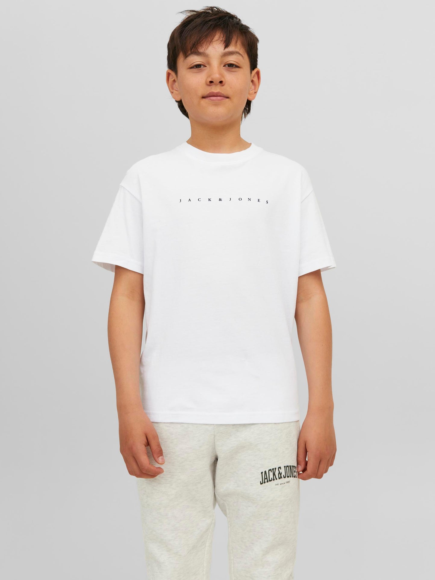 T-shirt från Jack and Jones med enkel logga på bröstet