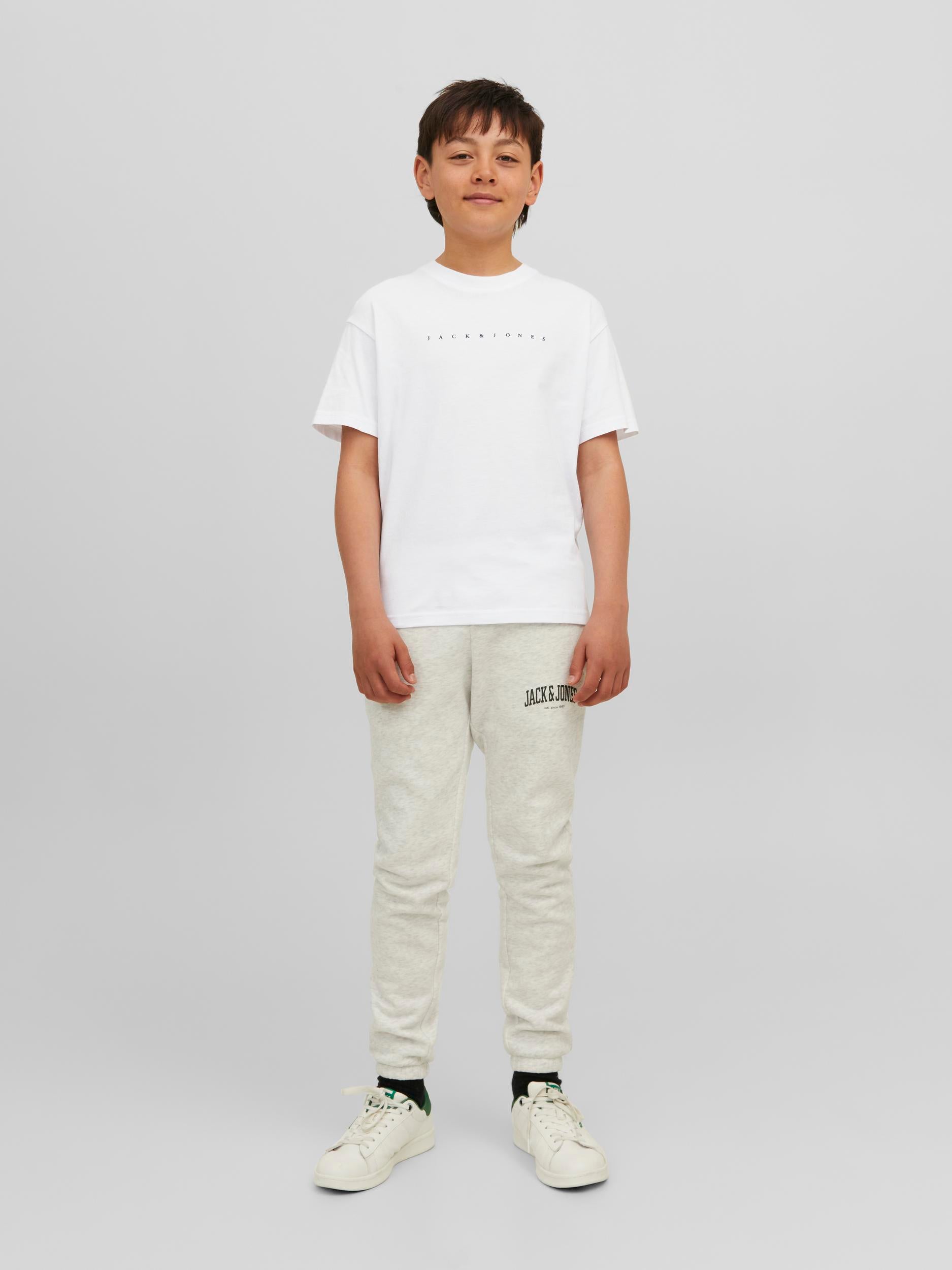 T-shirt från Jack and Jones med enkel logga på bröstet