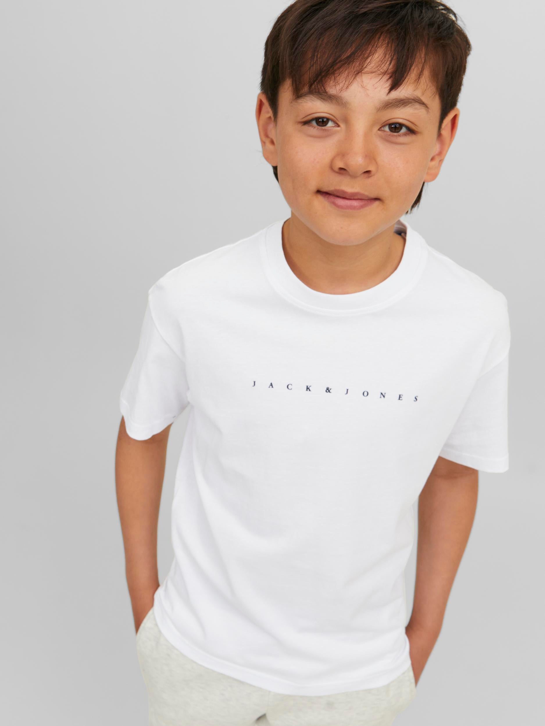 T-shirt från Jack and Jones med enkel logga på bröstet