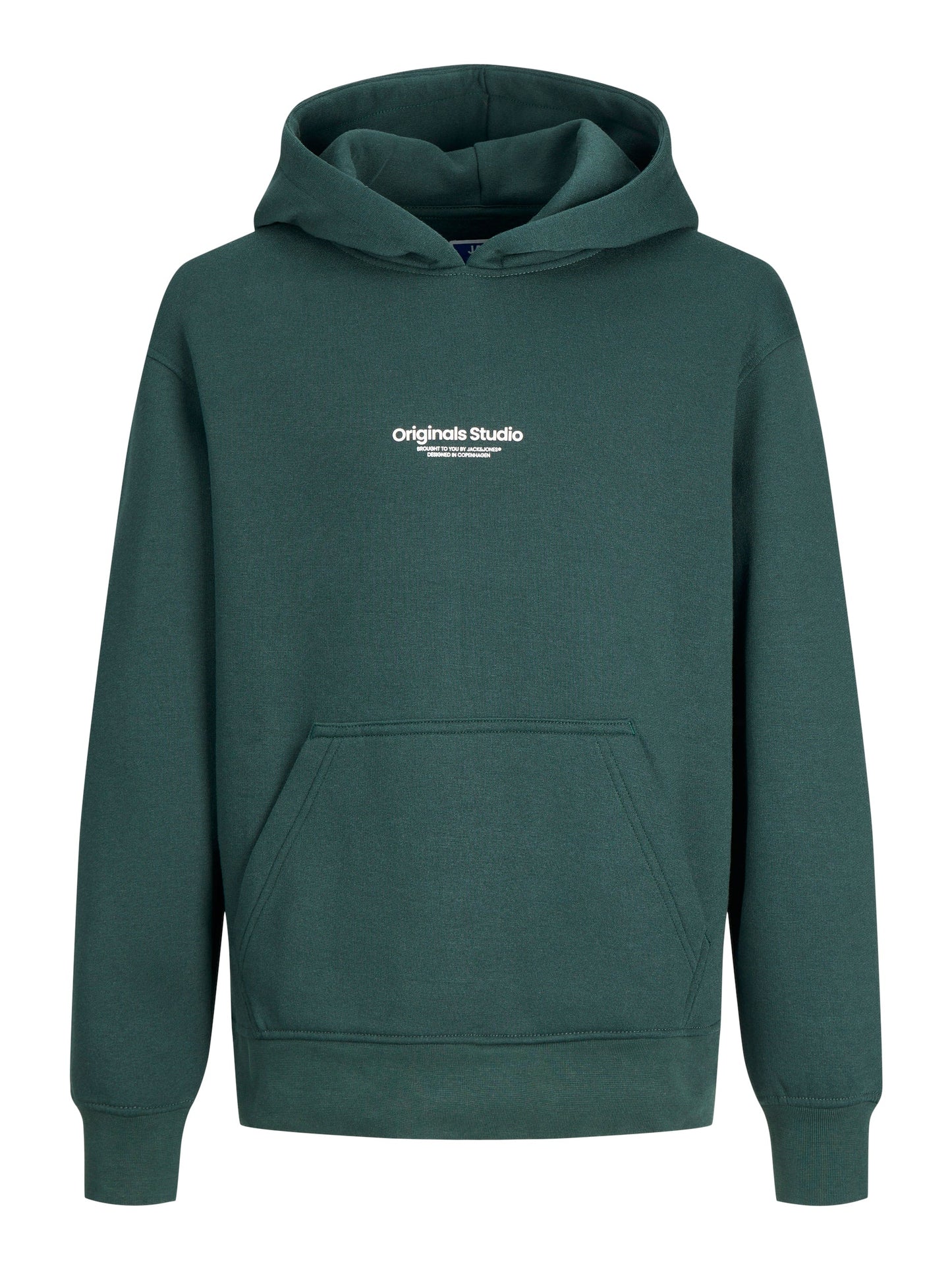 Hoodie från Jack & Jones i mörk grön färg. Tröja till ungdom kille, pojke.
Ingen garderob är komplett utan några pålitliga plagg som luvtröjor och andra sweatshirts. Borstad tyg med mjuk finish på insidan. Lätt borstade tyger definieras av att insidan av tyget har en lätt hårig textur och en mjuk känsla.

Produkttyp: Hoodie
Hals: Hoodie
Ärm: Lång ärm
Ärmar: Sätt i ärmar
Fickor: Känguruficka
Foder: tyg inuti huvan
Print : 3D-utskrift för en tredimensionell look
Kroppstyp: Junior
Passform: Lös passform