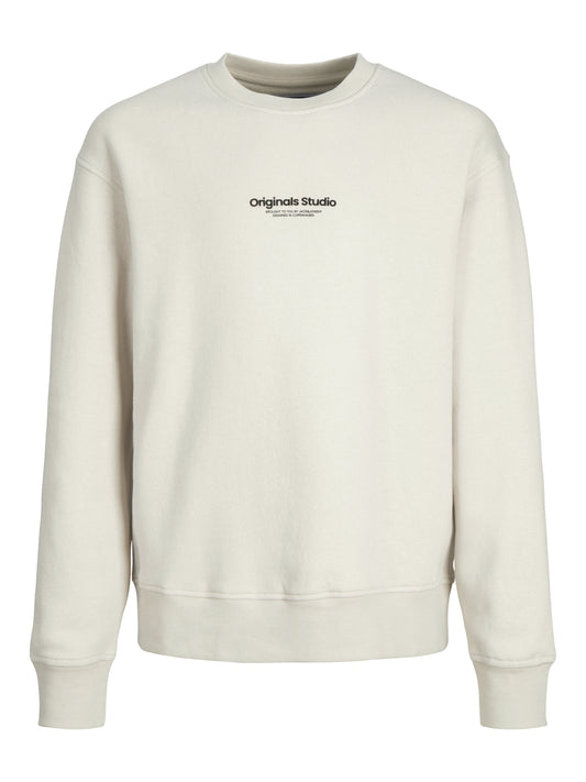 Ungdom tröja för kille från jack and jones. Kvalitets sweatshirt tröja för vardagsbruk. Borstad tyg med en mjuk touch på insidan.

Produkttyp: Sweatshirts
Hals: Rund hals
Ärm: Lång ärm
Kroppstyp: Junior
Passform: Lös passform