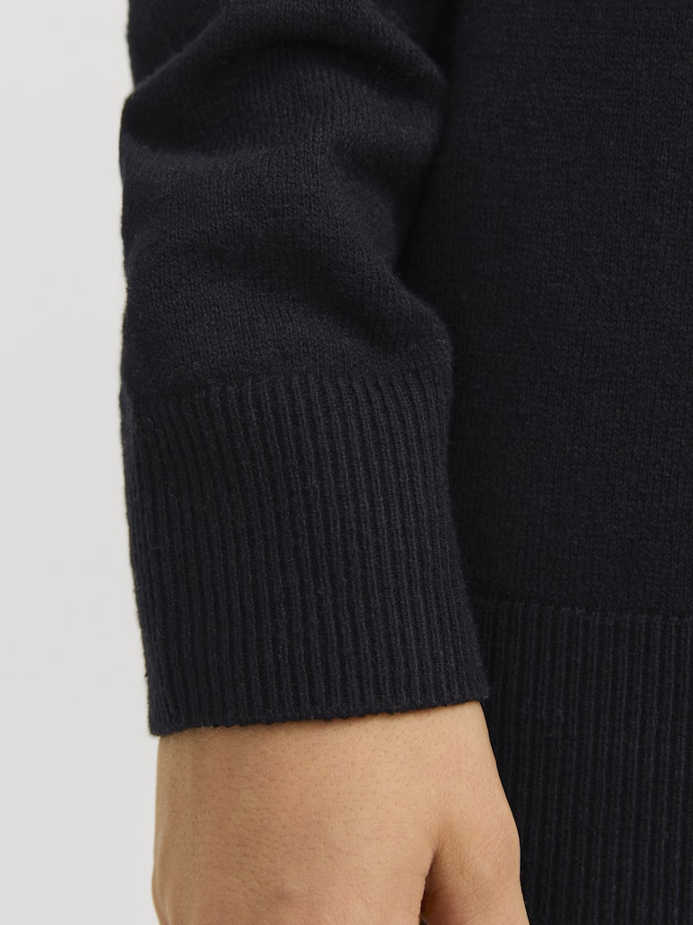 Svart stickad zip tröja till kille. Ungdomskläder från Jack and Jones till pojke.
JJEEMIL KNIT HALF ZIP NOOS JNR
12268772