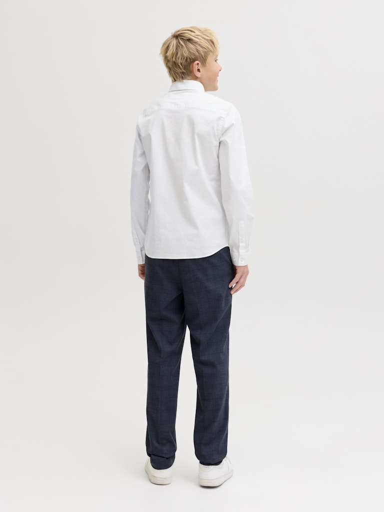 Vit fin skjorta till pojke. Stretch skjorta från Jack and Jones till barn och ungdom kille.
JJEAXEL STRETCH SHIRT LS NOOS JNR
12269870