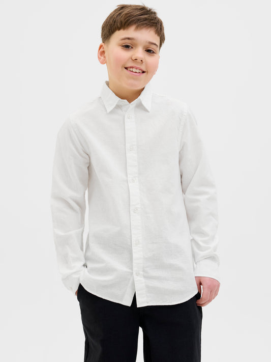 VIt linne skjorta i lin från Jack and Jones. Snygg långärmad vit skjorta till kille ungdom, barn. Ungdoms skjorta perfekt till fest och skolavslutning. 
JJEBREEZE LINEN BLEND SHIRT LS SN JNR
12268988