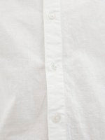 VIt linne skjorta i lin från Jack and Jones. Snygg långärmad vit skjorta till kille ungdom, barn. Ungdoms skjorta perfekt till fest och skolavslutning. 
JJEBREEZE LINEN BLEND SHIRT LS SN JNR
12268988