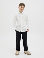 VIt linne skjorta i lin från Jack and Jones. Snygg långärmad vit skjorta till kille ungdom, barn. Ungdoms skjorta perfekt till fest och skolavslutning. 
JJEBREEZE LINEN BLEND SHIRT LS SN JNR
12268988