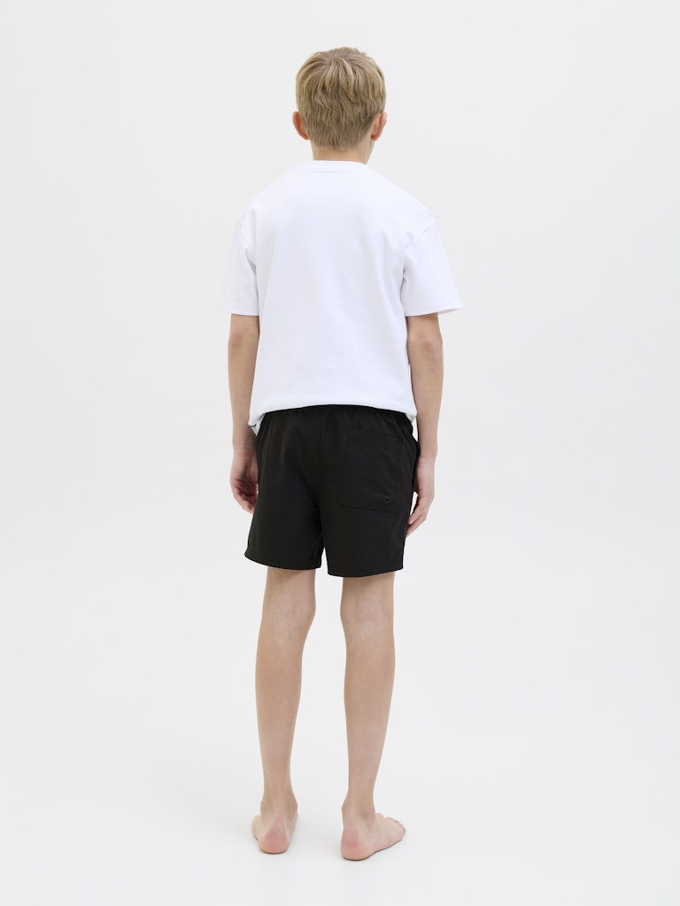 Svarta badshorts till ungdom kille. Badkläder från Jack&Jones junior. 
JPSTMAUI JJSWIM DOUBLE LOGO AKM SN JNR
12273841