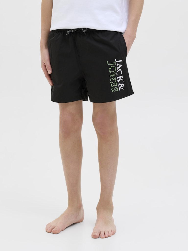 Svarta badshorts till ungdom kille. Badkläder från Jack&Jones junior. 
JPSTMAUI JJSWIM DOUBLE LOGO AKM SN JNR
12273841