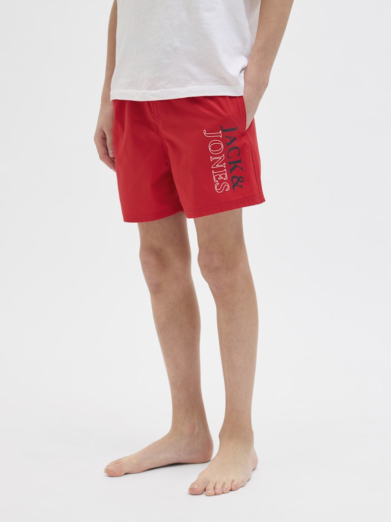 Röda badshorts till ungdom kille. Badkläder från Jack&Jones junior. 
JPSTMAUI JJSWIM DOUBLE LOGO AKM SN JNR
12273841