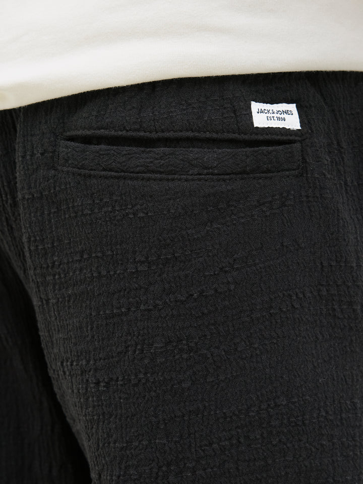 Svarta vävda skrynkliga shorts från Jack & Jones till kille ungdom.
JPSTJAIDEN JJCRINKLE JOGGER SHORT JNR
12273862