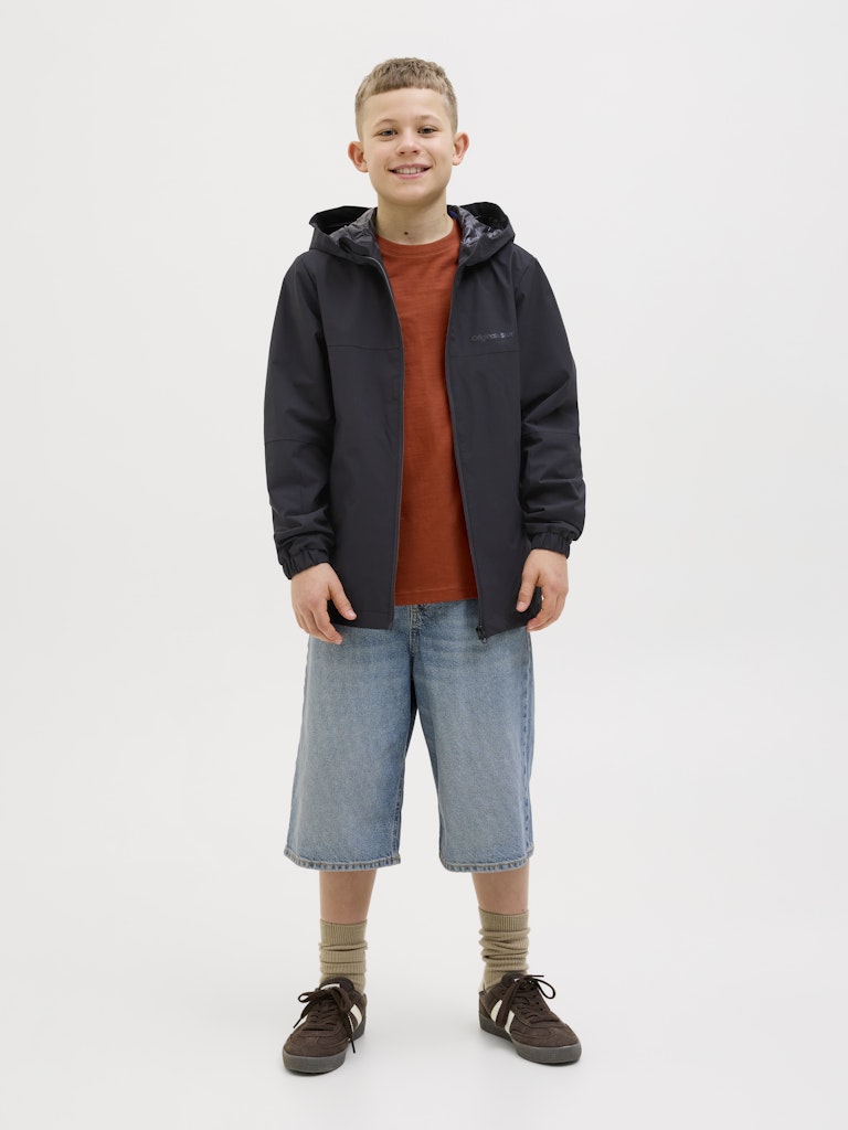 Svart skal jacka, regnjacka till ungdom pojke. Vår och sommar jacka till kille från Jack & Jones.
JORVESTERBRO HOOD JACKET SN JNR
12274569