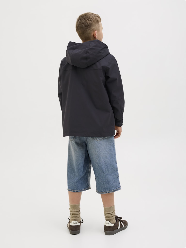 Svart skal jacka, regnjacka till ungdom pojke. Vår och sommar jacka till kille från Jack & Jones.
JORVESTERBRO HOOD JACKET SN JNR
12274569