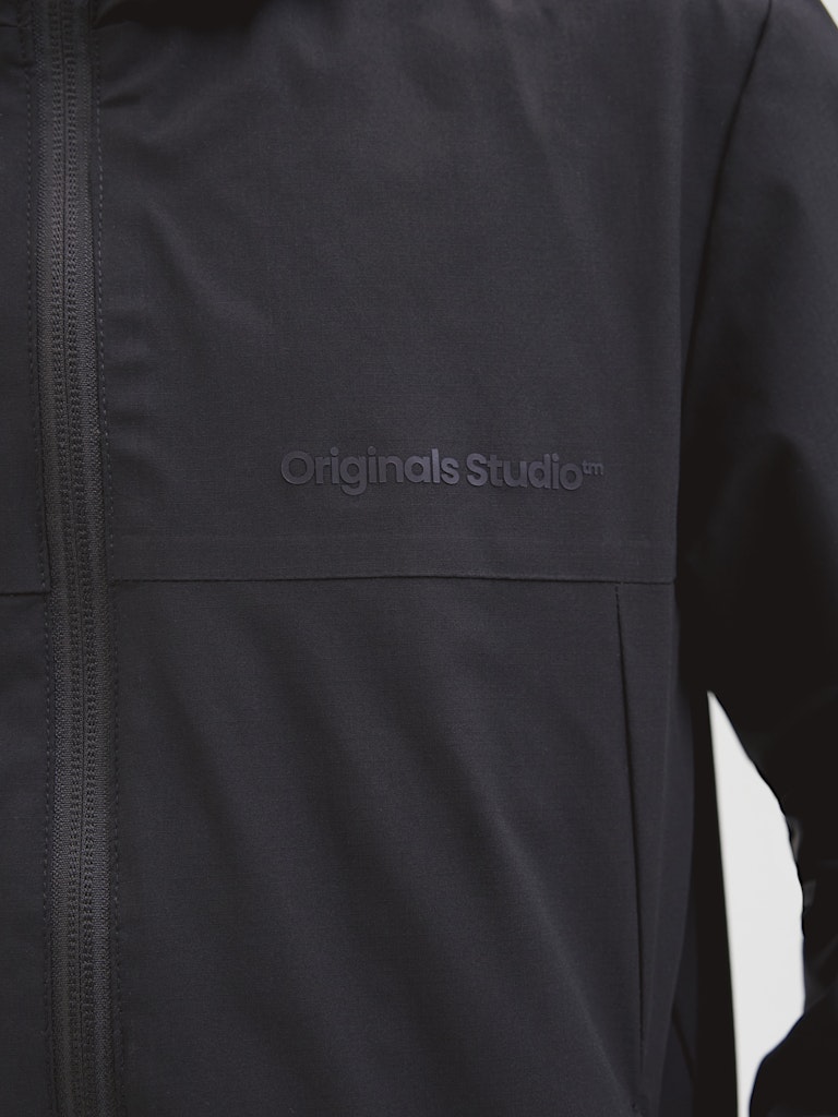 Svart skal jacka, regnjacka till ungdom pojke. Vår och sommar jacka till kille från Jack & Jones.
JORVESTERBRO HOOD JACKET SN JNR
12274569