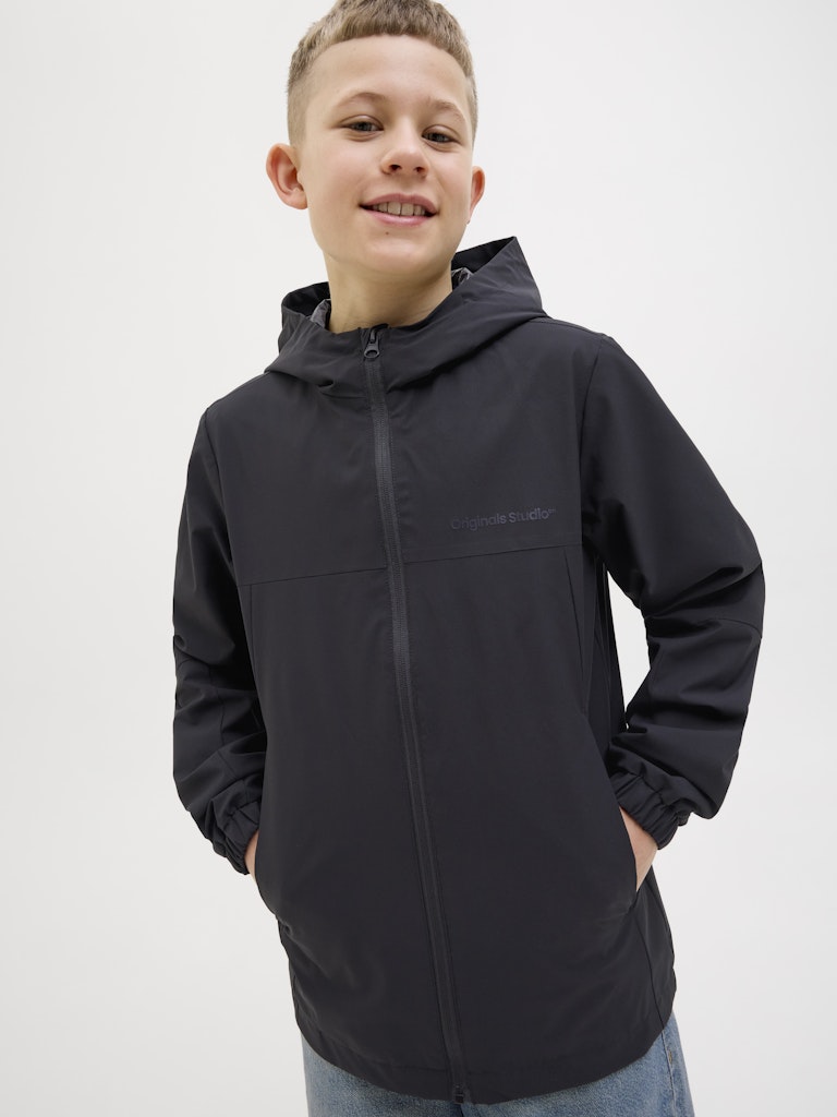 Svart skal jacka, regnjacka till ungdom pojke. Vår och sommar jacka till kille från Jack & Jones.
JORVESTERBRO HOOD JACKET SN JNR
12274569