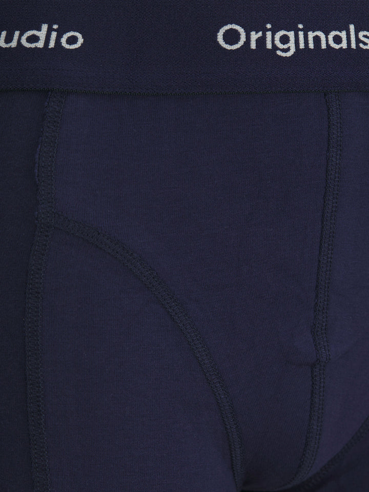 3 pack boxershort, kalsonger till kille. Ungdom kalsonger till pojke i svart och blått med nya loggan. Jack & Jones
JACVESTERBRO SOLID TRUNKS 3 PAC NOOS JNR
12274684