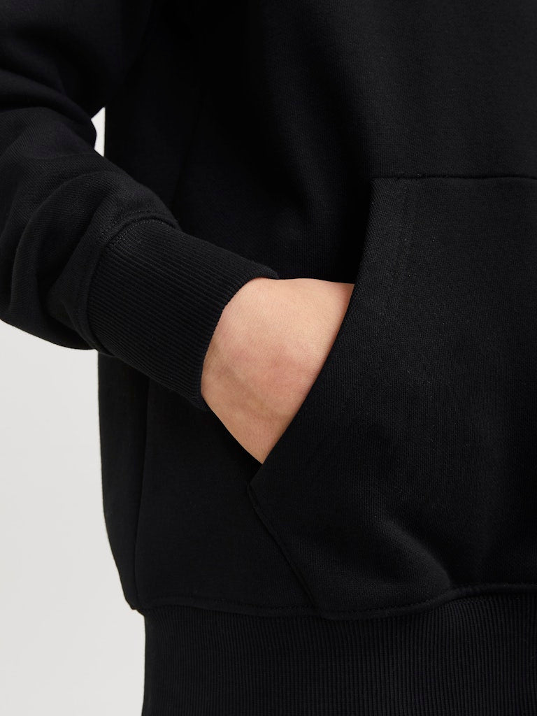 Svart enfärgad hoodie utan tryck till kille. Ungdomskläder från Jack & Jones.
JJEURBAN EDGE SWEAT HOOD NOOS JNR
12274853