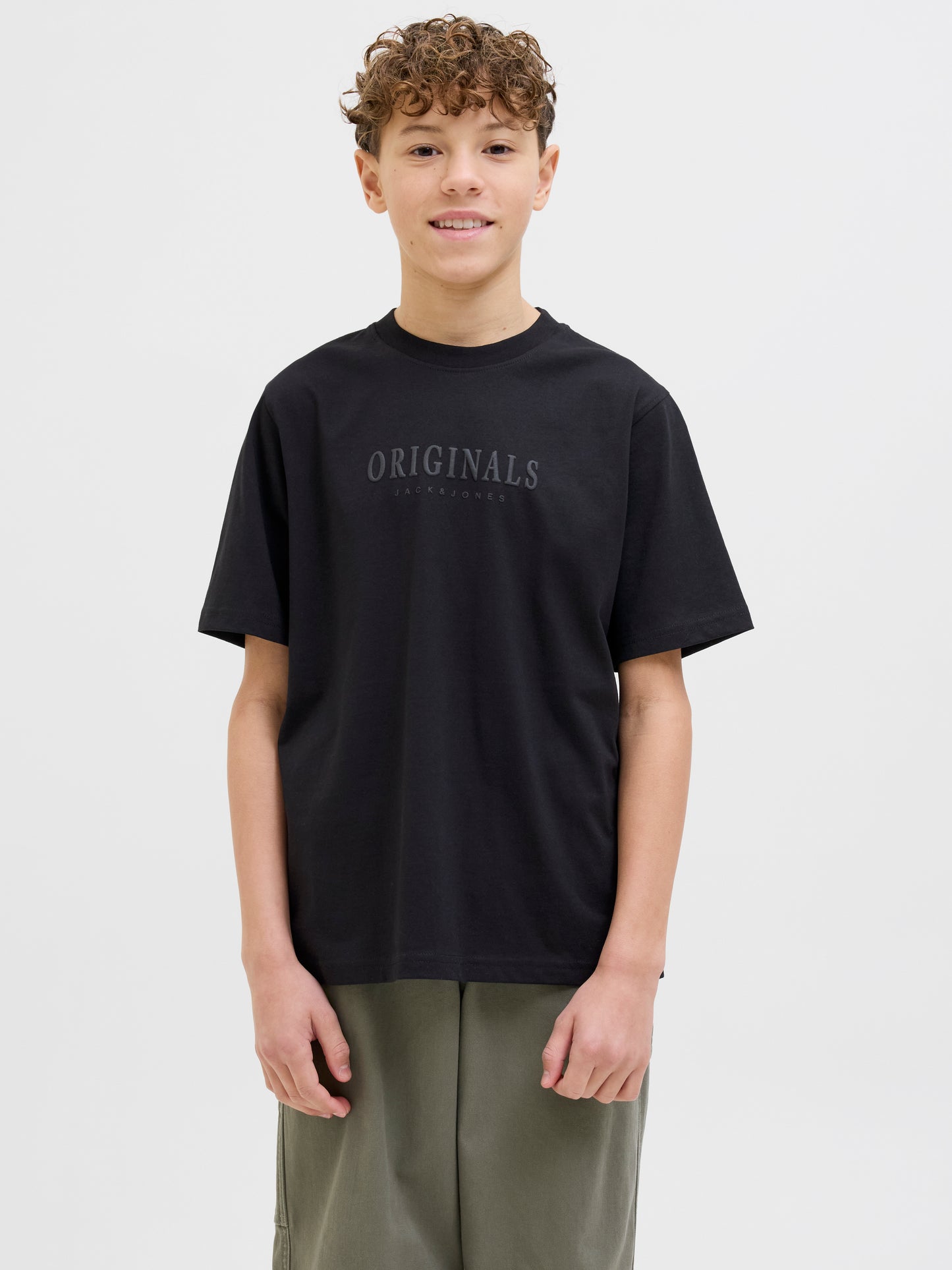 Enfärgad svart t-shirt till ungdom kille. Kortärmad svart tröja till pojke med logga på bröstet från Jack and Jones.
JORFREDERIKSBERG TEE SS CREW NOOS JNR
12274890