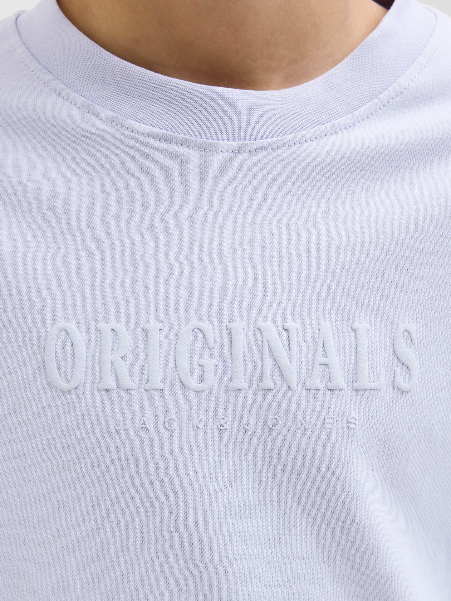 Enfärgad lila t-shirt till ungdom kille. Kortärmad tröja till pojke med logga på bröstet från Jack and Jones.
JORFREDERIKSBERG TEE SS CREW NOOS JNR
12274890