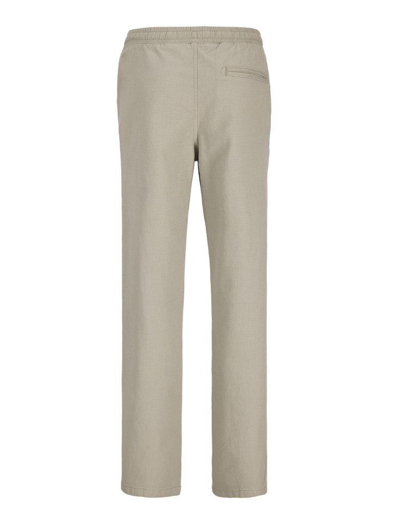 Beige stilren snygg byxa till kille. Dressade ekologiska byxor till pojke från Jack and Jones Kids Junior.
JPSTKANE FURY PANTSNOOS JNR
12297922