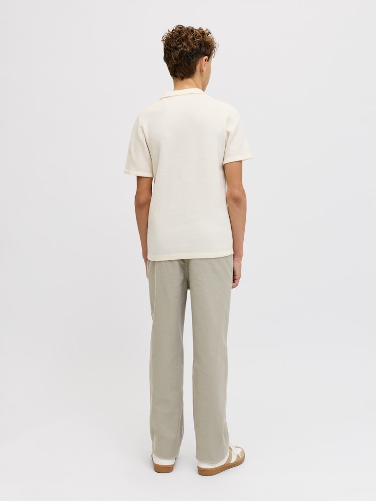 Beige stilren snygg byxa till kille. Dressade ekologiska byxor till pojke från Jack and Jones Kids Junior.
JPSTKANE FURY PANTSNOOS JNR
12297922