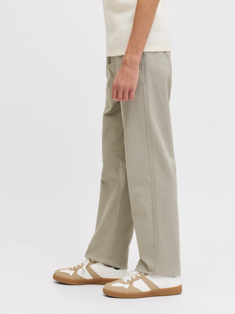 Beige stilren snygg byxa till kille. Dressade ekologiska byxor till pojke från Jack and Jones Kids Junior.
JPSTKANE FURY PANTSNOOS JNR
12297922